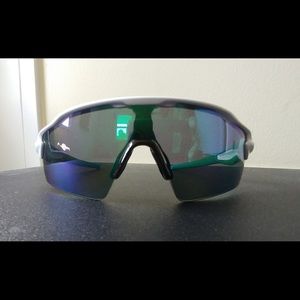 Men’s Used Oakley’s. Good condition.
